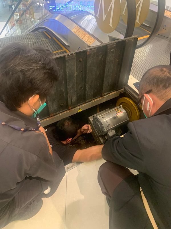 บันไดเลื่อน สยามพารากอน ดูดรองเท้า บันไดเลื่อน สยามพารากอน ดูดรองเท้า