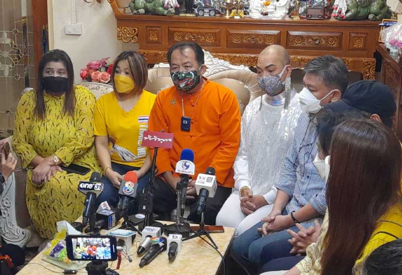 ศรีสุวรรณ อุ๊บ วิริยะ แถลงข่าวสมปอง ศรีสุวรรณ อุ๊บ วิริยะ แถลงข่าวสมปอง