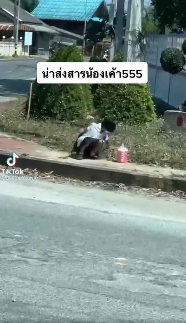 นักเรียนแบกกระเป๋า นักเรียนแบกกระเป๋า