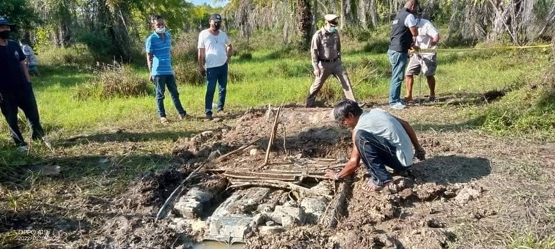 ฝังรถในสวนปาล์ม ฝังรถในสวนปาล์ม