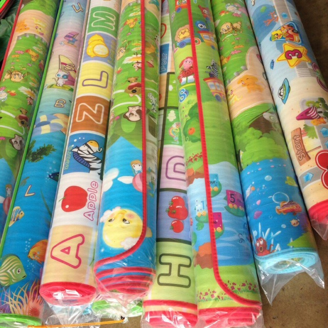 นอนบนเสื่อลอยน้ำ นอนบนเสื่อลอยน้ำ