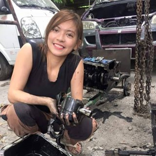 ช่างยนต์สาว ช่างยนต์สาว