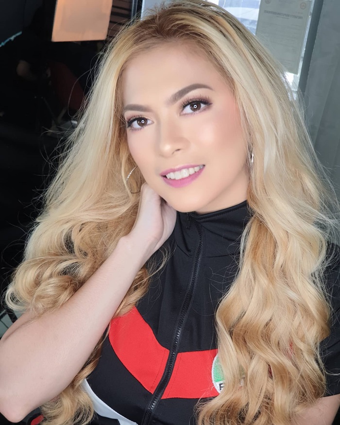 ช่างยนต์สาว ช่างยนต์สาว