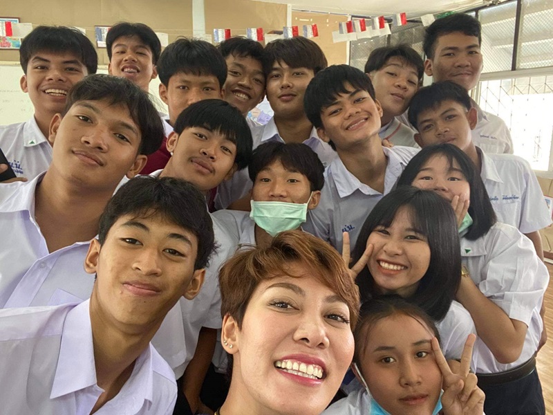 ครูขวัญ ผดุงนารี ครูขวัญ ผดุงนารี