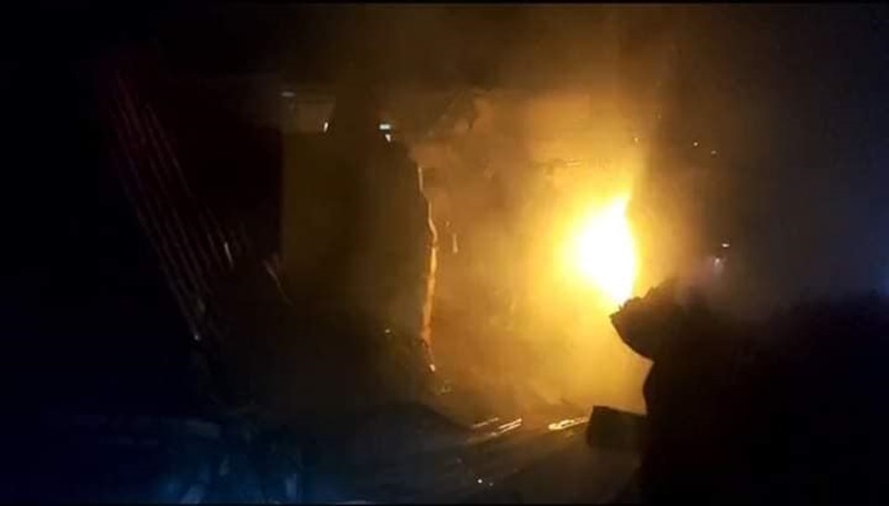 เผาบ้าน เผาบ้าน