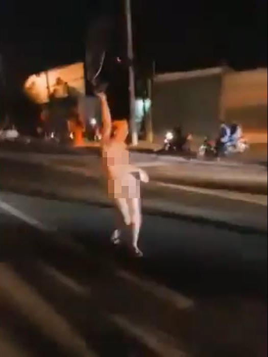 สาวเปลือย สาวเปลือย