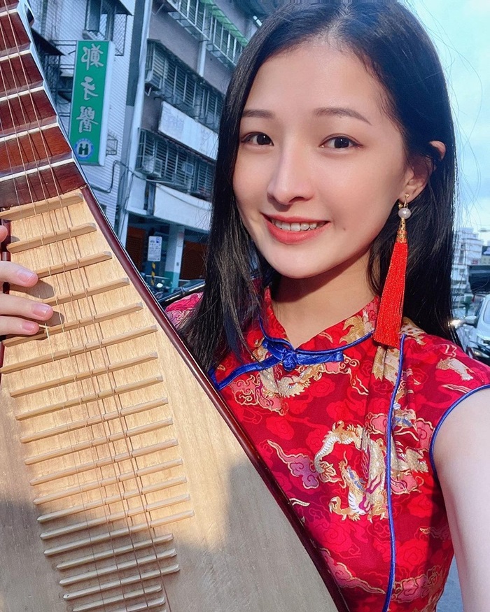 นักผีผา นักผีผา