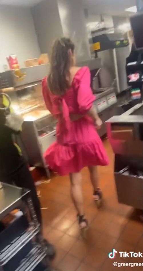 ปีนเข้าครัวร้านอาหาร ปีนเข้าครัวร้านอาหาร