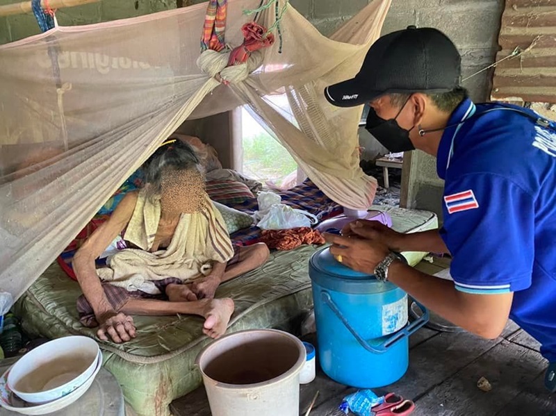 แม่นอนเฝ้าศพลูก แม่นอนเฝ้าศพลูก