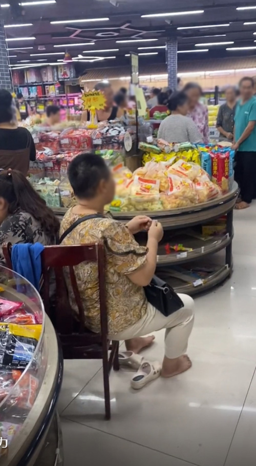 หนีอากาศร้อนเข้าห้าง หนีอากาศร้อนเข้าห้าง