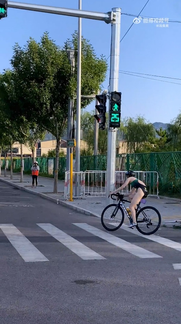 ดราม่าชุดนักไตรกีฬา ดราม่าชุดนักไตรกีฬา