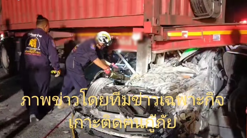 BMW ชนรถพ่วง BMW ชนรถพ่วง