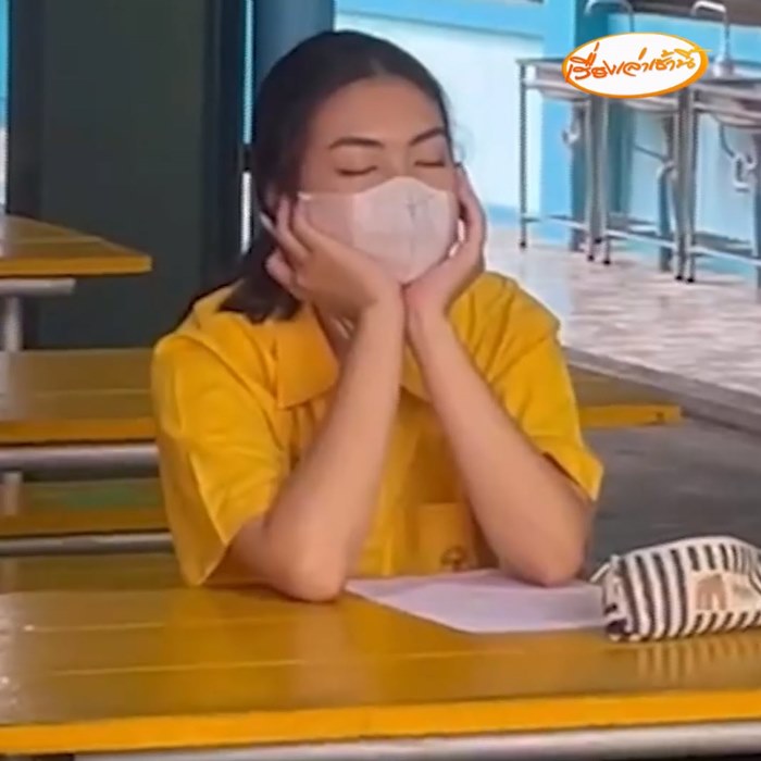 นักเรียนนั่งหลับ นักเรียนนั่งหลับ