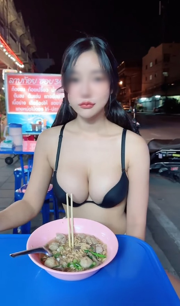 ใส่ชุดชั้นในกินก๋วยเตี๋ยว ใส่ชุดชั้นในกินก๋วยเตี๋ยว