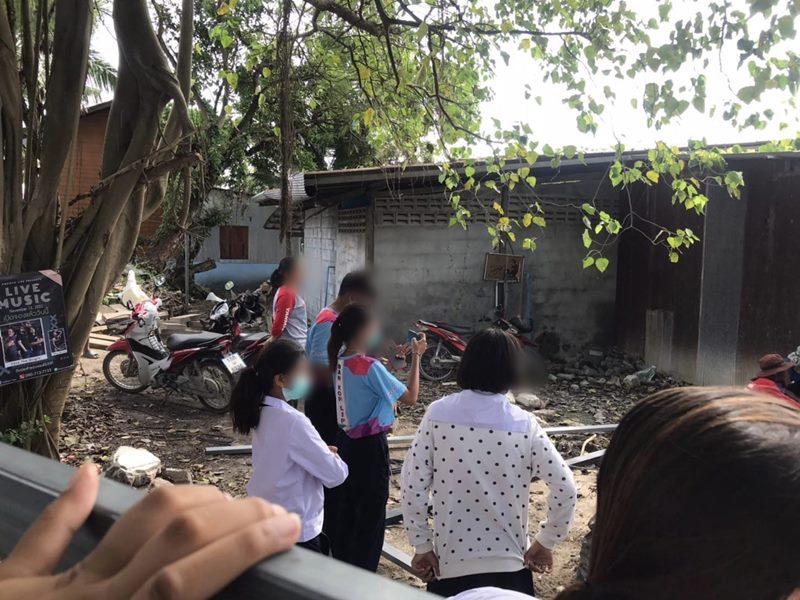 นักเรียนเกาะหลีเป๊ะกราบนายทุน นักเรียนเกาะหลีเป๊ะกราบนายทุน