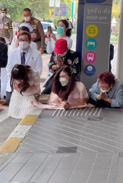 ในหลวง พระราชินี ในหลวง พระราชินี