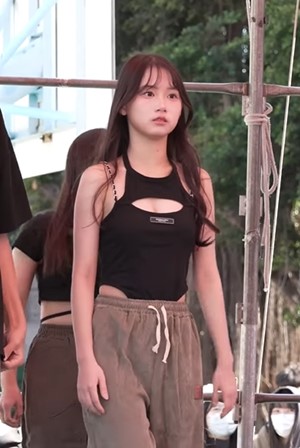 สาวมัธยมน่ารัก สาวมัธยมน่ารัก