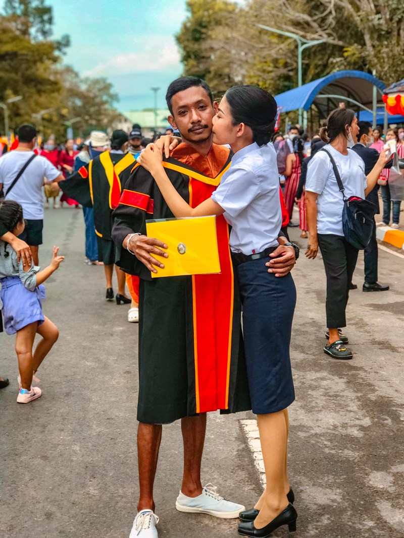 กราบพี่ชาย กราบพี่ชาย