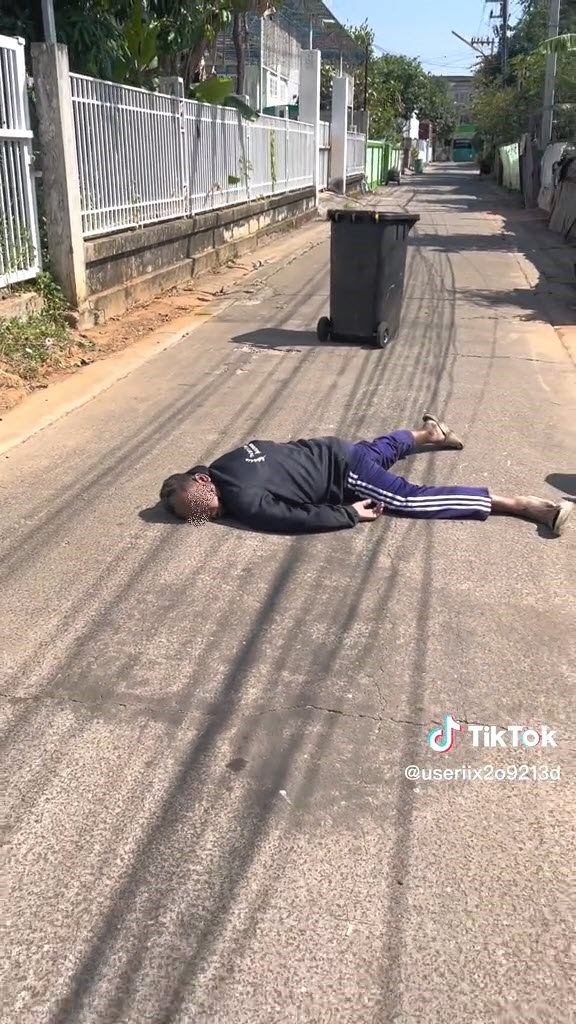 นอนหลับกลางถนน นอนหลับกลางถนน