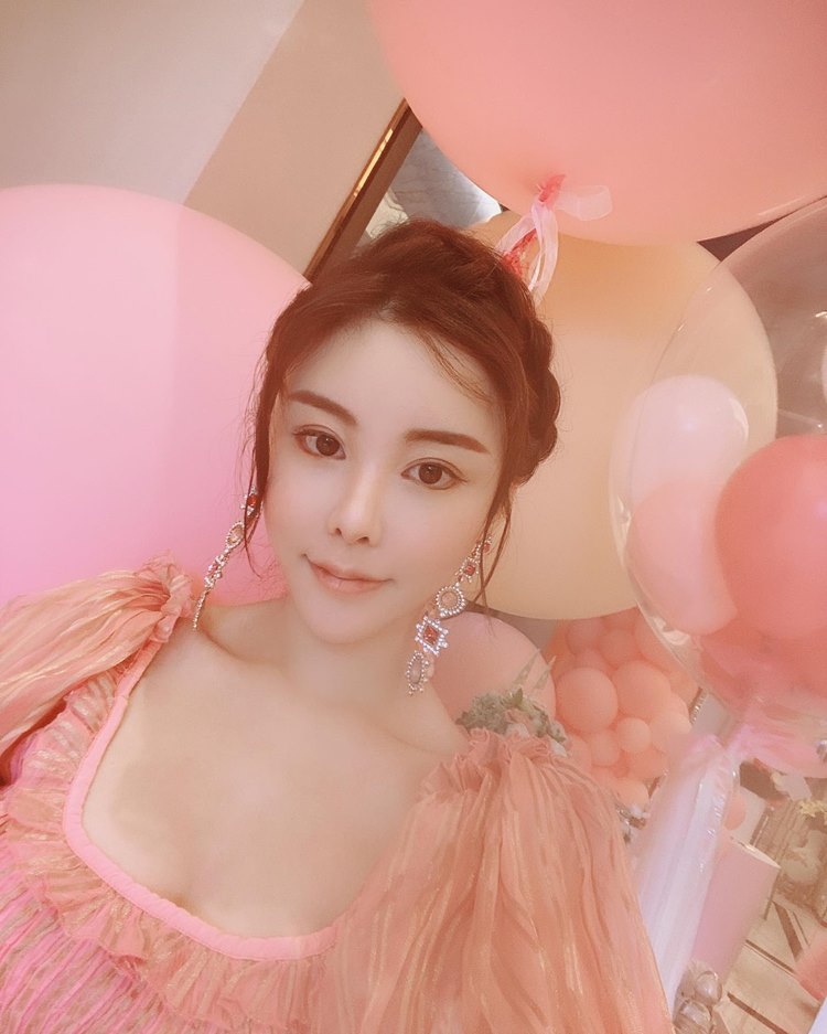 Abby Choi Abby Choi