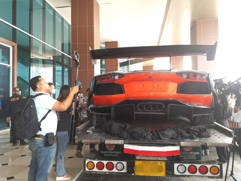Lamborghini เบนซ์ เดม่อน Lamborghini เบนซ์ เดม่อน