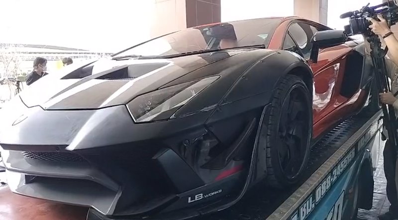 Lamborghini เบนซ์ เดม่อน Lamborghini เบนซ์ เดม่อน