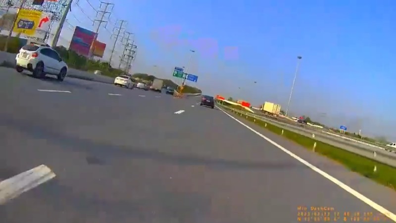 ขับรถชนตำรวจตาย ขับรถชนตำรวจตาย