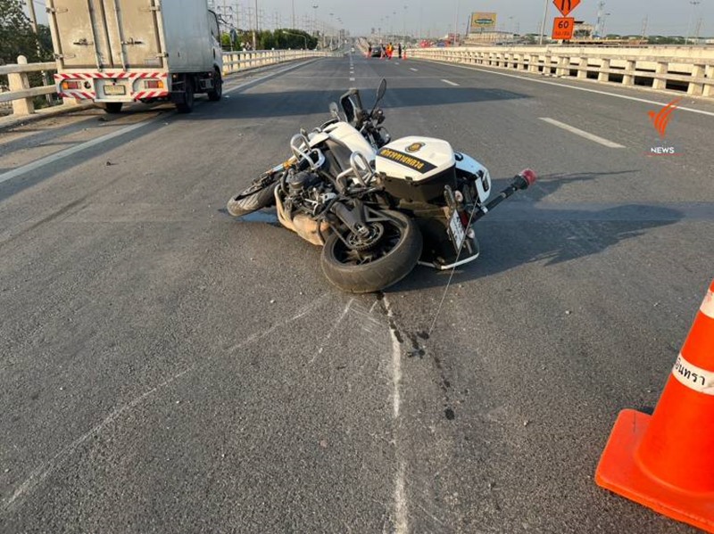 ขับรถชนตำรวจตาย ขับรถชนตำรวจตาย