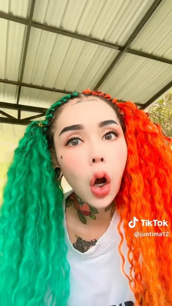 ตบกันที่โรงพัก ตบกันที่โรงพัก