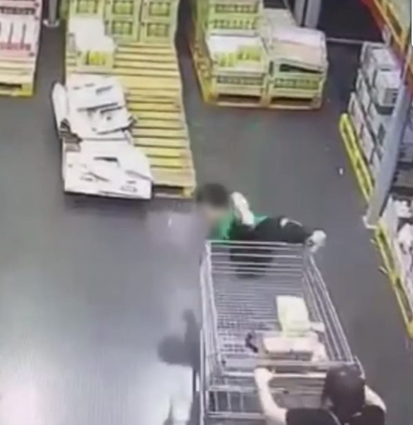 เด็กตกรถเข็นห้าง เด็กตกรถเข็นห้าง