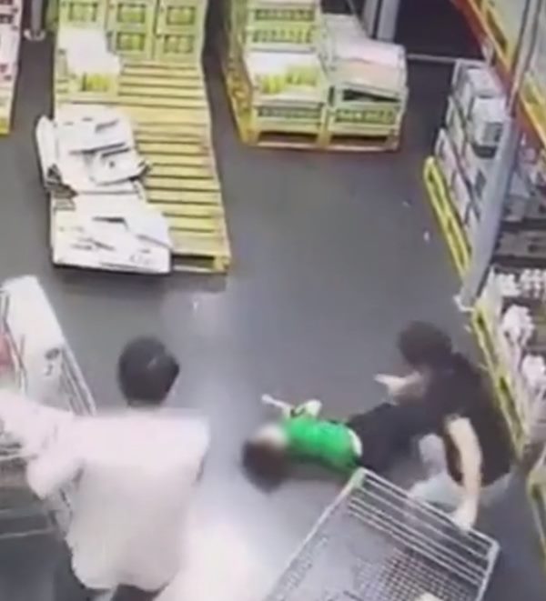 เด็กตกรถเข็นห้าง เด็กตกรถเข็นห้าง