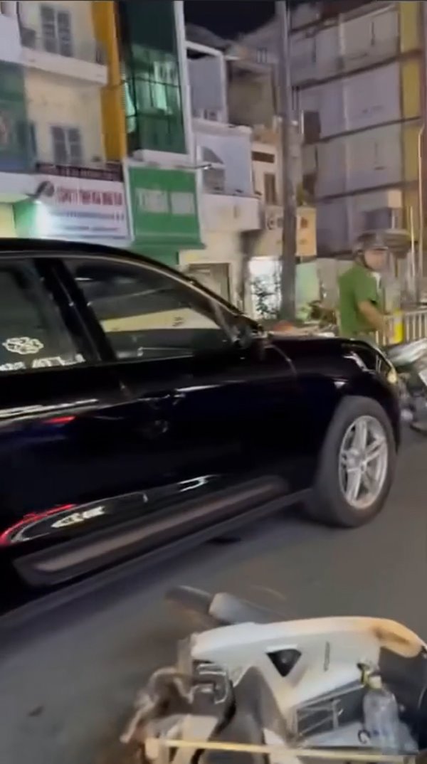 ไรเดอร์ชนรถหรู ไรเดอร์ชนรถหรู