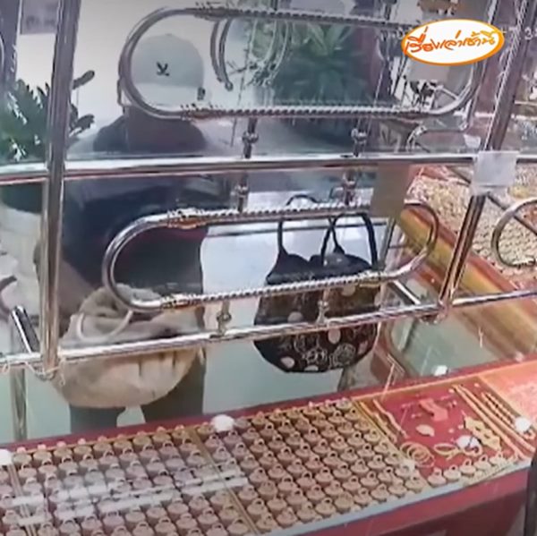 ขายผักบุ้งซื้อทองให้ลูก ขายผักบุ้งซื้อทองให้ลูก