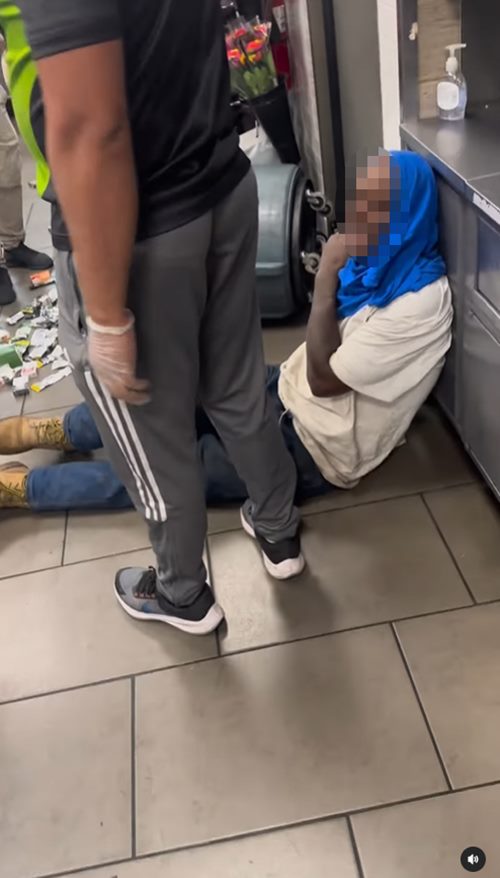 โจรปล้นเซเว่น โจรปล้นเซเว่น