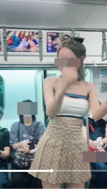 คนไทยเซิ้งบนรถไฟญี่ปุ่น คนไทยเซิ้งบนรถไฟญี่ปุ่น