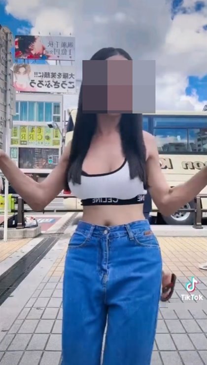 คนไทยเซิ้งบนรถไฟญี่ปุ่น คนไทยเซิ้งบนรถไฟญี่ปุ่น