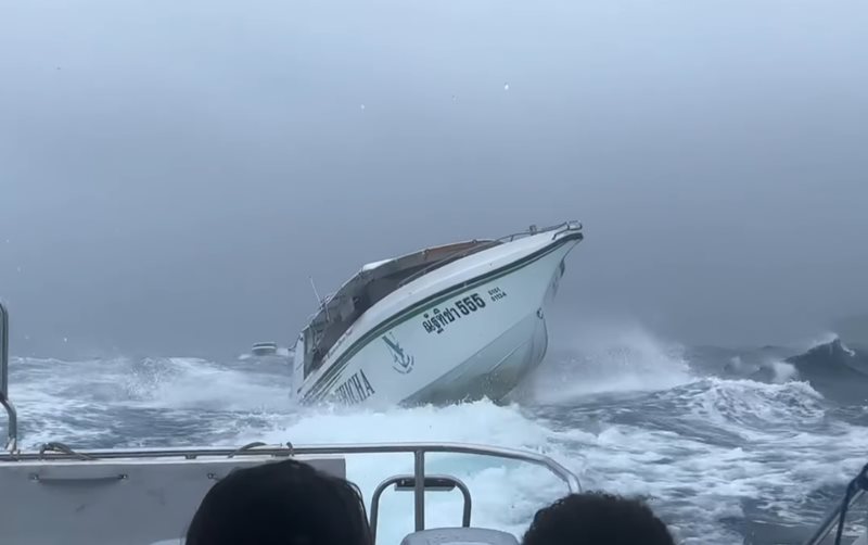 เรือโดนพายุซัด เรือโดนพายุซัด