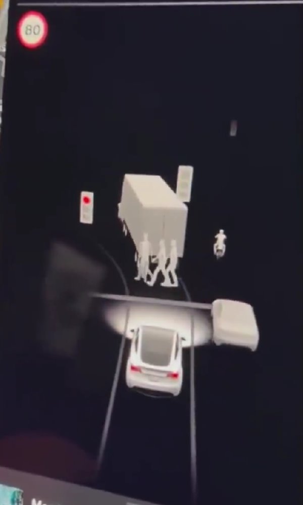 รถเทสล่าเจอรถสองแถว รถเทสล่าเจอรถสองแถว