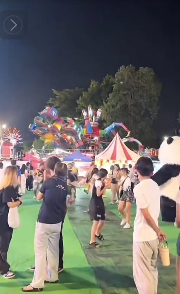 เครื่องเล่นที่นั่งหลุด เครื่องเล่นที่นั่งหลุด