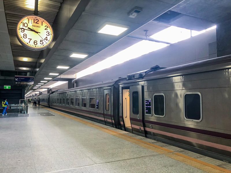 ตกรถไฟ ตกรถไฟ