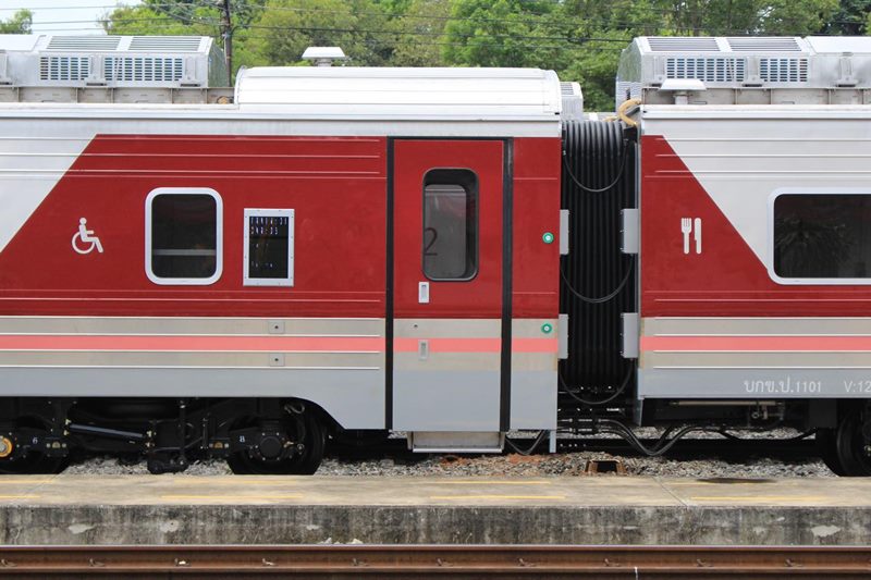 ตกรถไฟ ตกรถไฟ