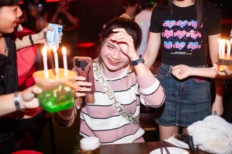 ร้านเหล้าฉลองวันเกิดให้ลูกค้า ร้านเหล้าฉลองวันเกิดให้ลูกค้า