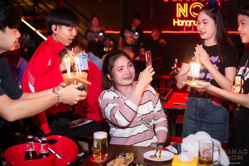 ร้านเหล้าฉลองวันเกิดให้ลูกค้า ร้านเหล้าฉลองวันเกิดให้ลูกค้า