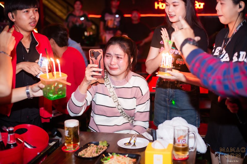 ร้านเหล้าฉลองวันเกิดให้ลูกค้า ร้านเหล้าฉลองวันเกิดให้ลูกค้า