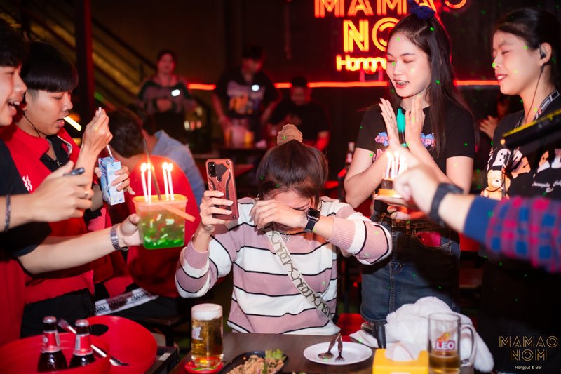 ร้านเหล้าฉลองวันเกิดให้ลูกค้า ร้านเหล้าฉลองวันเกิดให้ลูกค้า