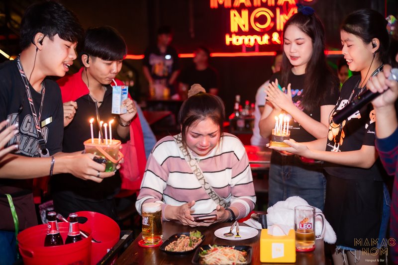 ร้านเหล้าฉลองวันเกิดให้ลูกค้า ร้านเหล้าฉลองวันเกิดให้ลูกค้า