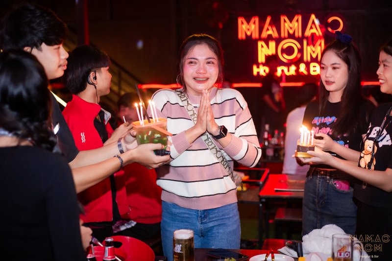 ร้านเหล้าฉลองวันเกิดให้ลูกค้า ร้านเหล้าฉลองวันเกิดให้ลูกค้า