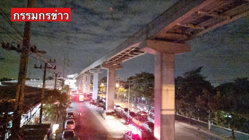 รางรถไฟฟ้าหล่นทับรถ รางรถไฟฟ้าหล่นทับรถ