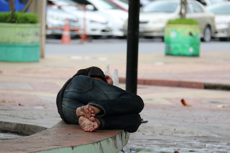 นักเรียนนอกกลายเป็นคนเร่ร่อน นักเรียนนอกกลายเป็นคนเร่ร่อน