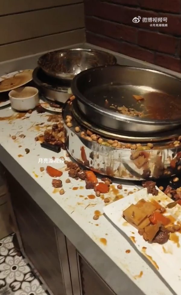 แย่งกันกิน แย่งกันกิน